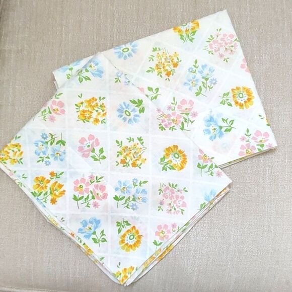 Vintage Other - Vintage Grants Fashion for the Home Floral Trellis Muslin Pillowcases Set of 2